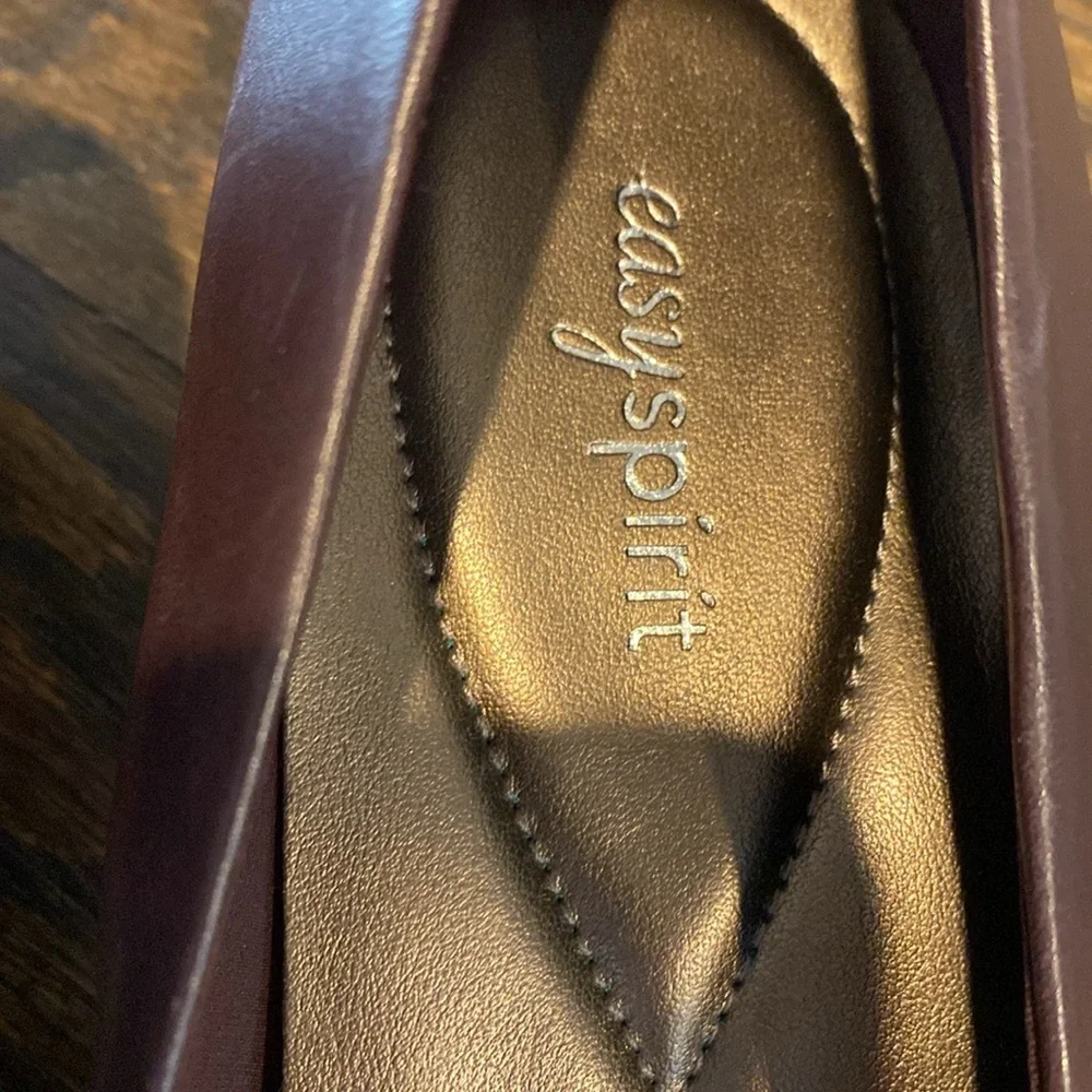 Easy Spirit women’s size 11 brown leather gun‎ metal chain, rubber sole heels